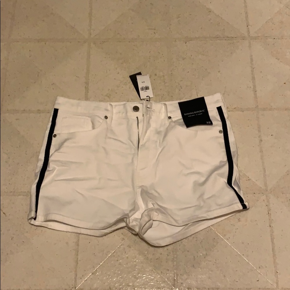 Banana Republic White Denim Shorts w/stripe